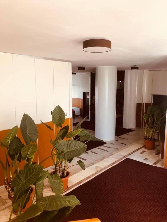 Hotel Muntenia Câmpina Eksteriør billede