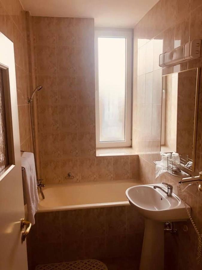 Hotel Muntenia Câmpina Eksteriør billede