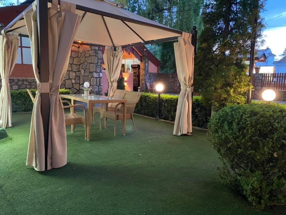 Hotel Muntenia Câmpina Eksteriør billede